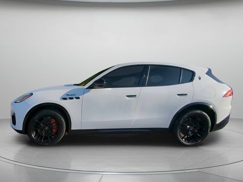 Used 2025 Maserati Grecale Modena image 16