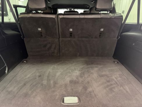 Used 2024 Jeep Wagoneer L Series II w/ Flexible Seating Group AWD/4WD image 17