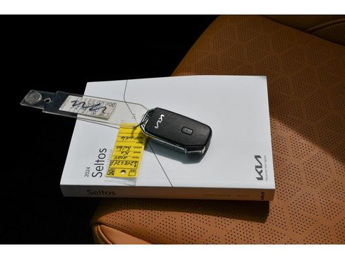 Used 2024 Kia Seltos EX AWD/4WD image 40
