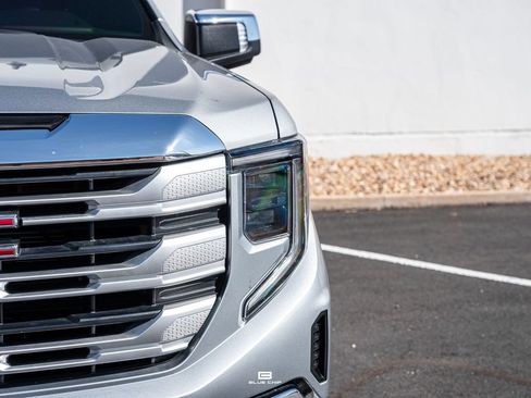 Used 2025 GMC Sierra 1500 SLE w/ X31 Off-Road Package AWD/4WD image 18