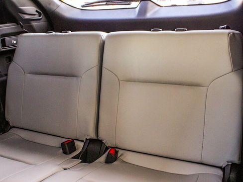 New 2025 Mitsubishi Outlander SE image 36