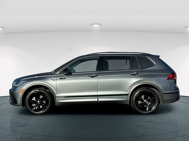 Used 2023 Volkswagen Tiguan SE R-Line FWD image 3