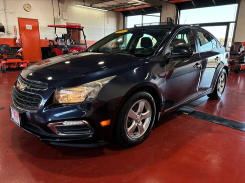 Used 2015 Chevrolet Cruze LT w/ Sun And Sound Package image 2