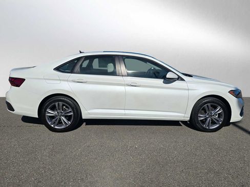 Used 2023 Volkswagen Jetta SE w/ Panoramic Sunroof Package image 2