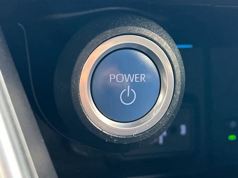 Used 2022 Toyota Venza LE image 23