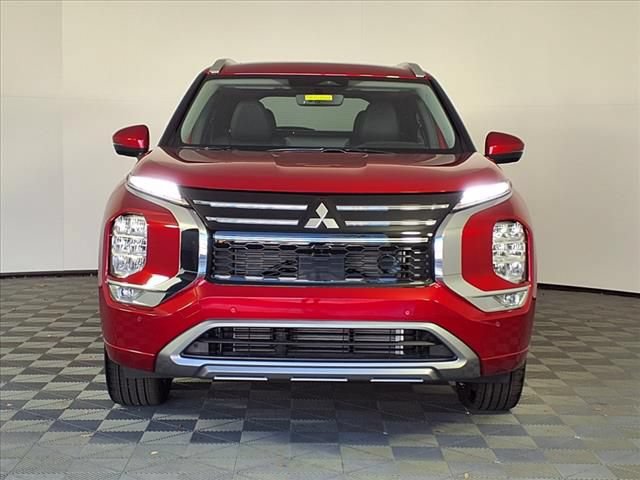 Used 2025 Mitsubishi Outlander SEL FWD image 2