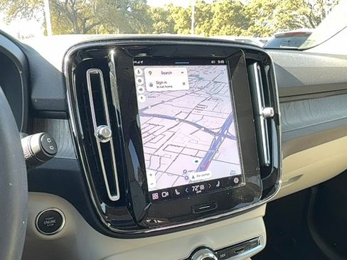 Used 2023 Volvo XC40 B4 Plus image 19