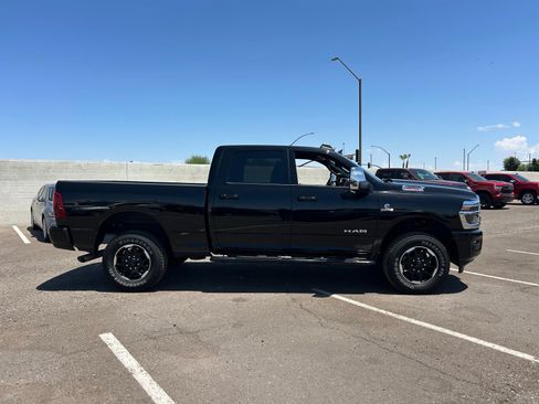 Used 2025 RAM 2500 Laramie AWD/4WD image 5