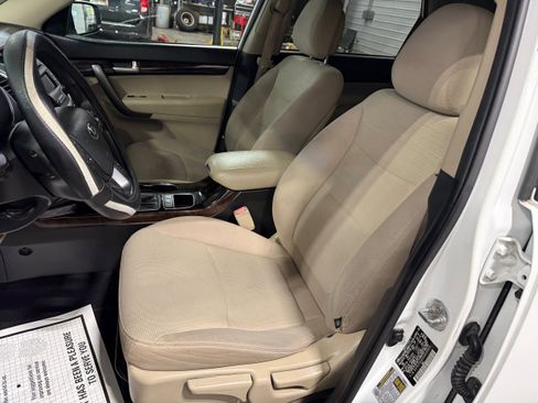 Used 2014 Kia Sorento LX image 38