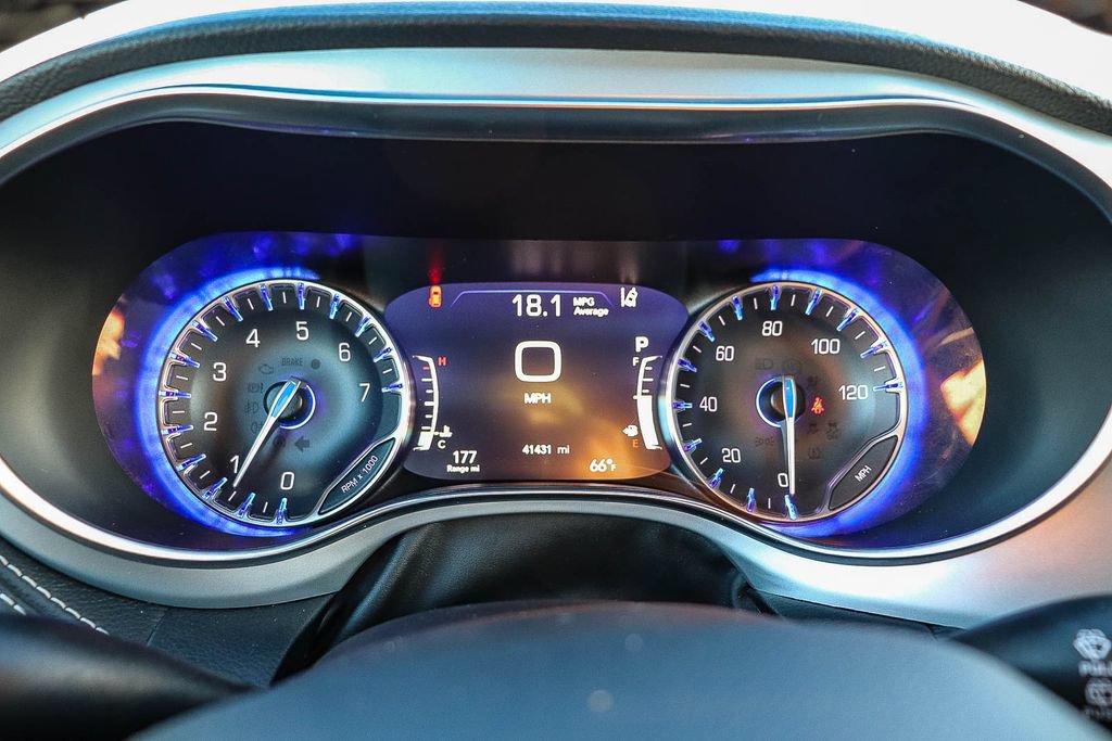 Used 2025 Chrysler Pacifica Limited FWD image 27