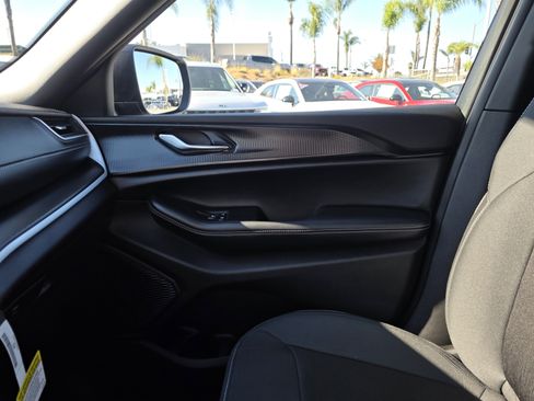 New 2025 Jeep Grand Cherokee image 14