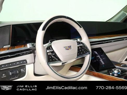 Used 2025 Cadillac Escalade Sport Platinum image 4