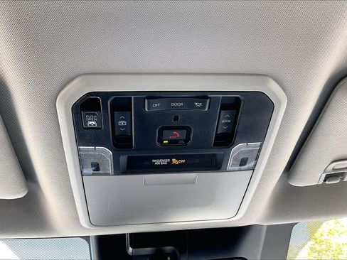 Used 2024 Toyota Tundra Limited AWD/4WD image 31