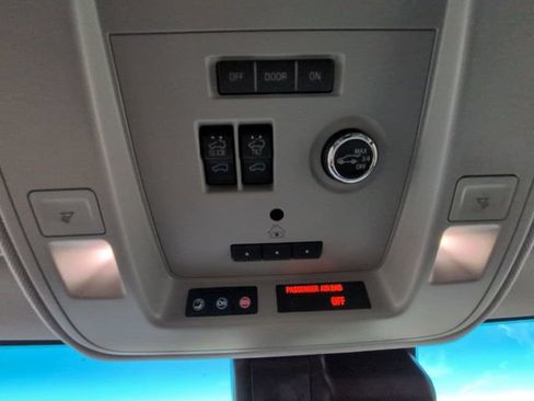 Used 2019 Cadillac Escalade ESV Luxury RWD image 24