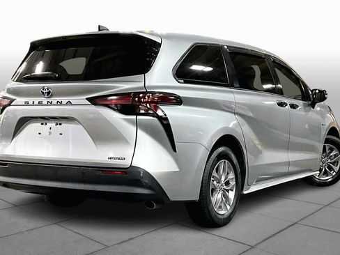 Certified 2022 Toyota Sienna LE image 12