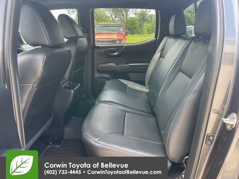 Used 2018 Toyota Tacoma TRD Sport AWD/4WD image 25