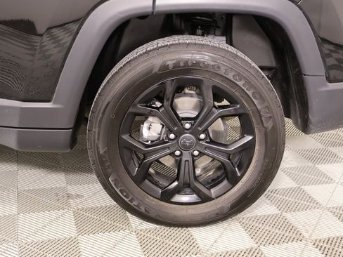 Used 2025 Jeep Compass Sport image 17