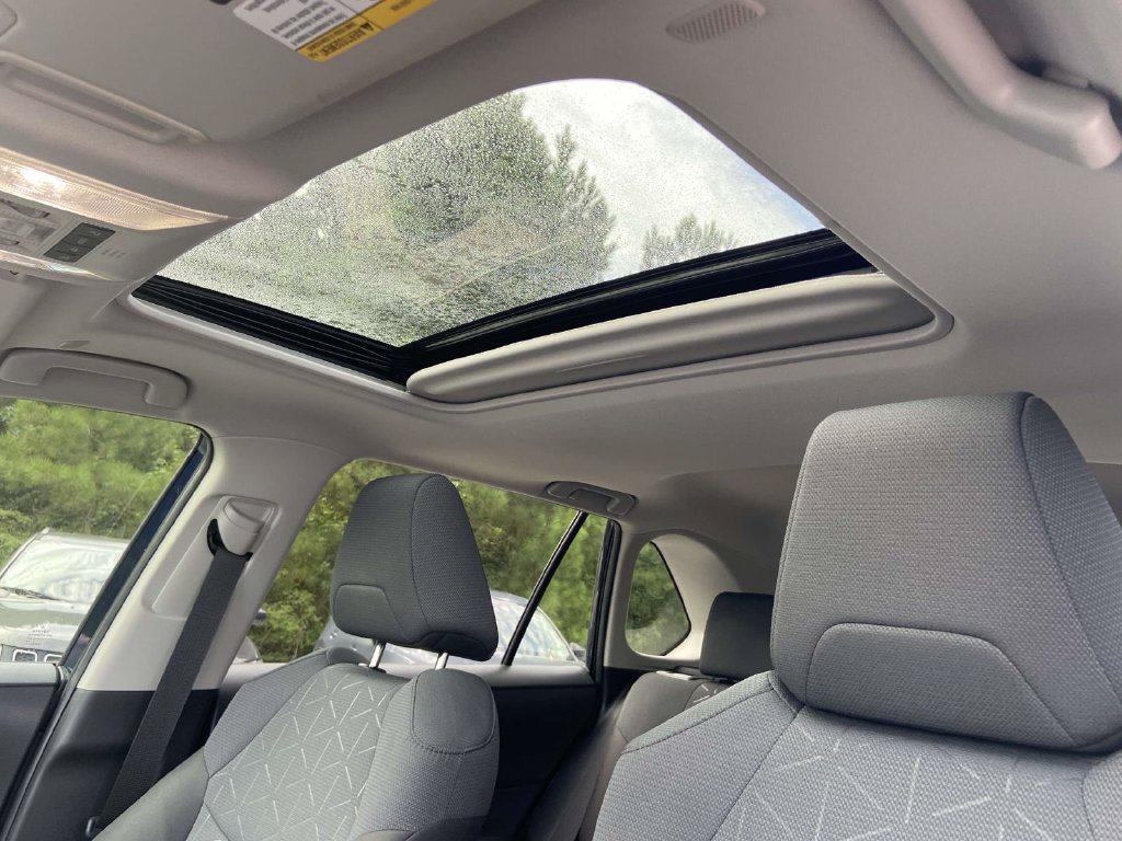 Used 2025 Toyota RAV4 XLE w/ Convenience Package FWD image 19