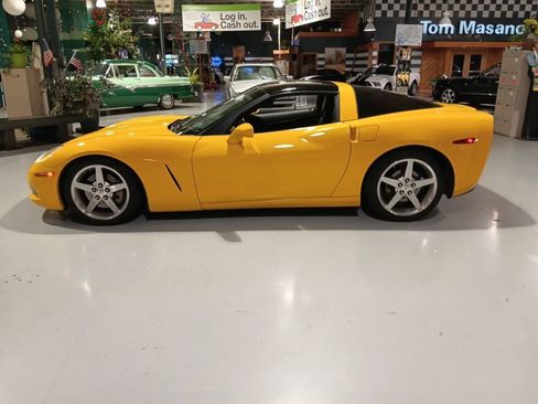 Used 2005 Chevrolet Corvette Coupe w/ Preferred Equipment Group RWD image 9