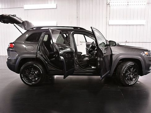 Used 2022 Jeep Cherokee Latitude AWD/4WD image 30