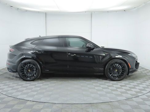 Used 2025 Lamborghini Urus SE image 4