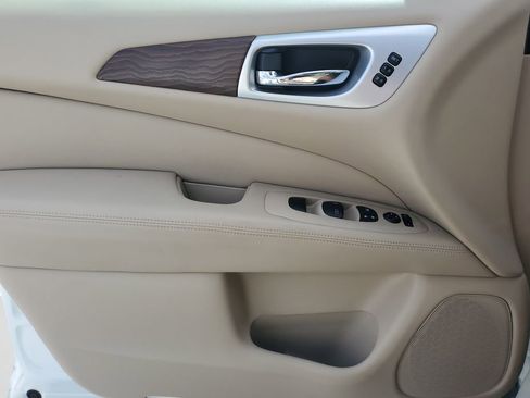 Used 2019 Nissan Pathfinder Platinum FWD image 19