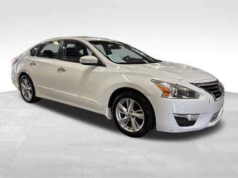 Used 2015 Nissan Altima 2.5 SV w/ Convenience Package FWD image 6