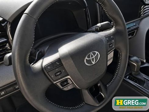 Used 2025 Toyota Camry SE FWD image 13