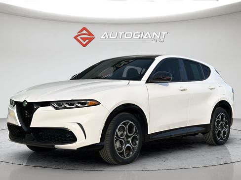 Used 2025 Alfa Romeo Tonale w/ Premium Package AWD/4WD image 6