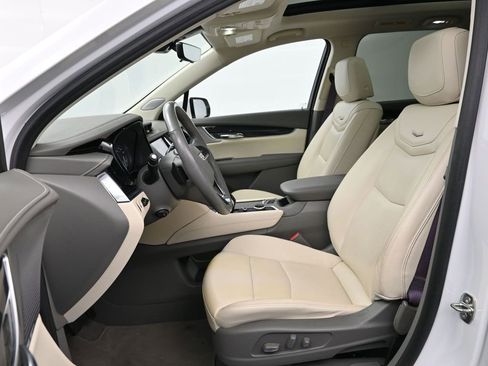 Used 2023 Cadillac XT6 Premium Luxury w/ Technology Package image 5