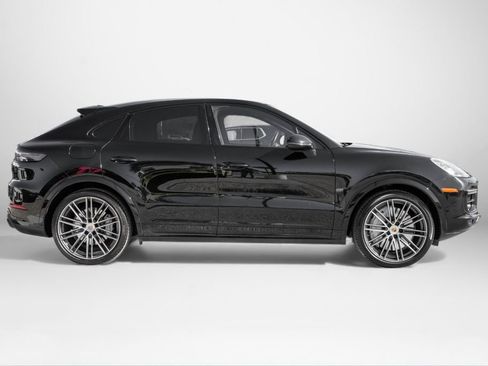Used 2020 Porsche Cayenne Turbo image 5