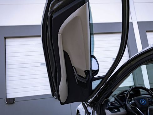 Used 2017 BMW i8 image 17