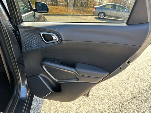 Used 2024 Kia Soul EX image 16