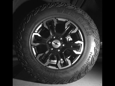 Used 2022 Chevrolet Silverado 1500 ZR2 AWD/4WD image 11