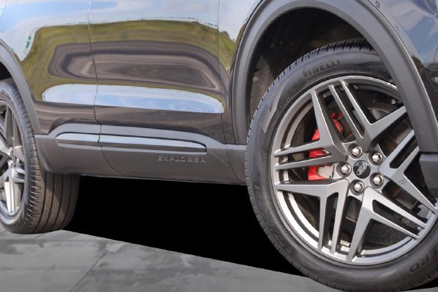 Certified 2025 Ford Explorer ST-Line w/ ST-Line Street Pack AWD/4WD image 3