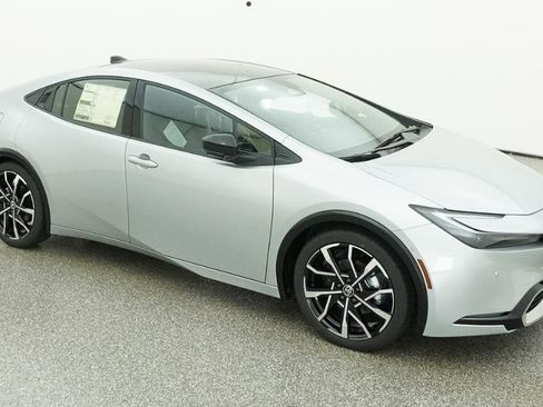 New 2026 Toyota Prius Plug-In Hybrid FWD image 15