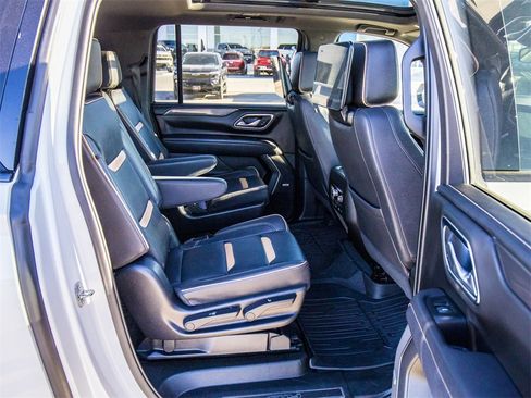 Used 2023 GMC Yukon XL AT4 w/ AT4 Premium Plus Package image 24