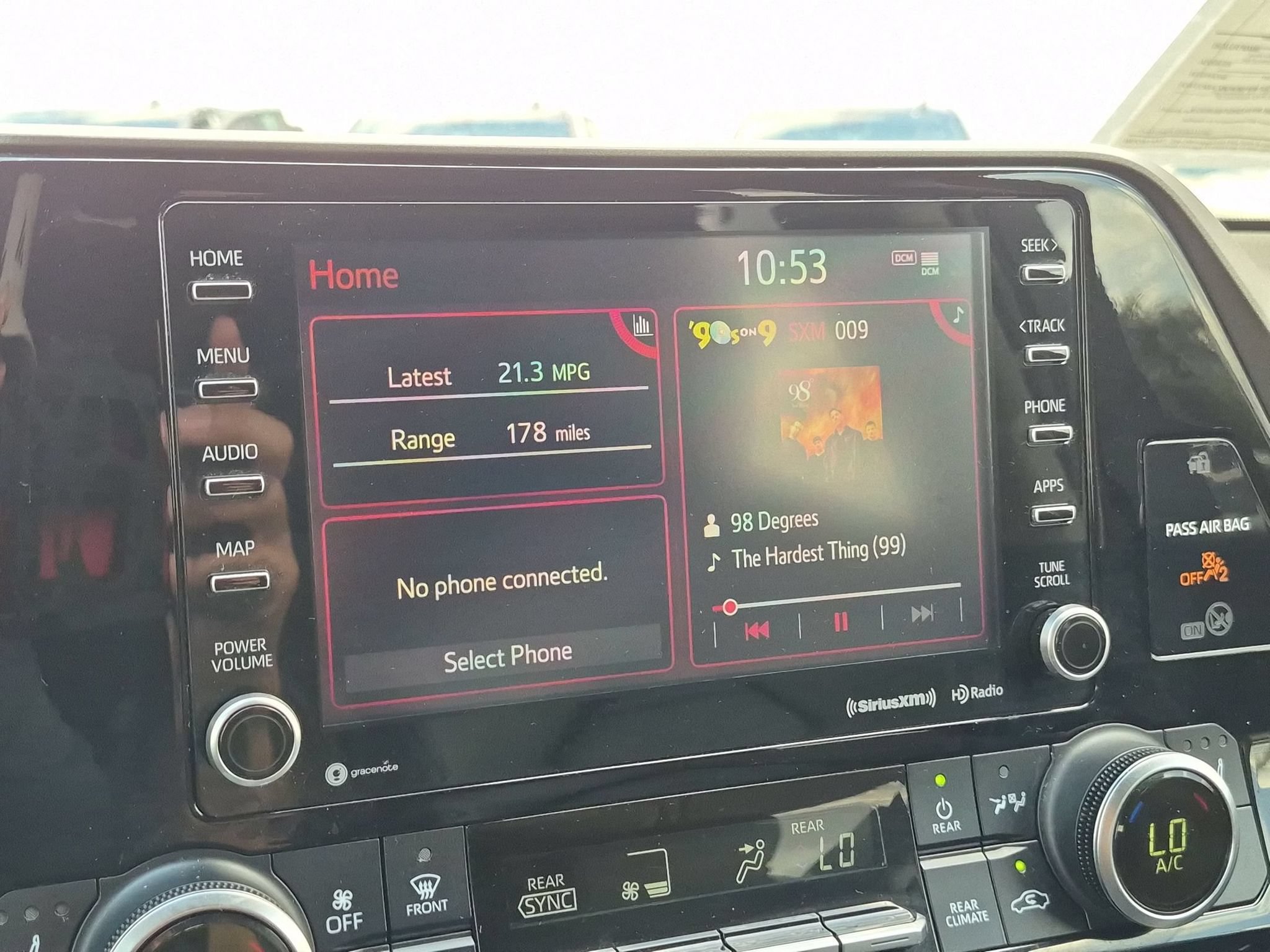 Used 2022 Toyota Highlander XLE FWD image 19