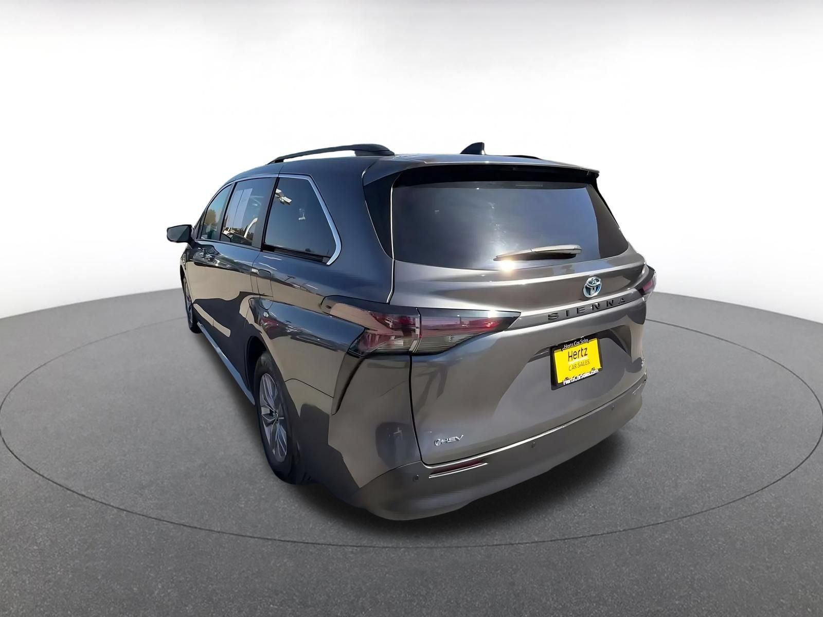 Used 2025 Toyota Sienna XLE FWD image 10