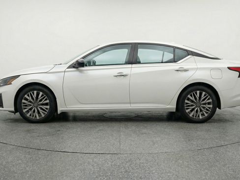 Used 2025 Nissan Altima 2.5 SV image 5