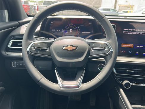 New 2026 Chevrolet Traverse LT w/ Driver Confidence Package AWD/4WD image 2
