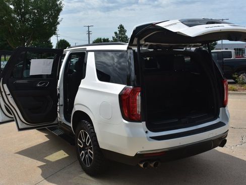 Used 2024 GMC Yukon AT4 w/ AT4 Premium Plus Package AWD/4WD image 18
