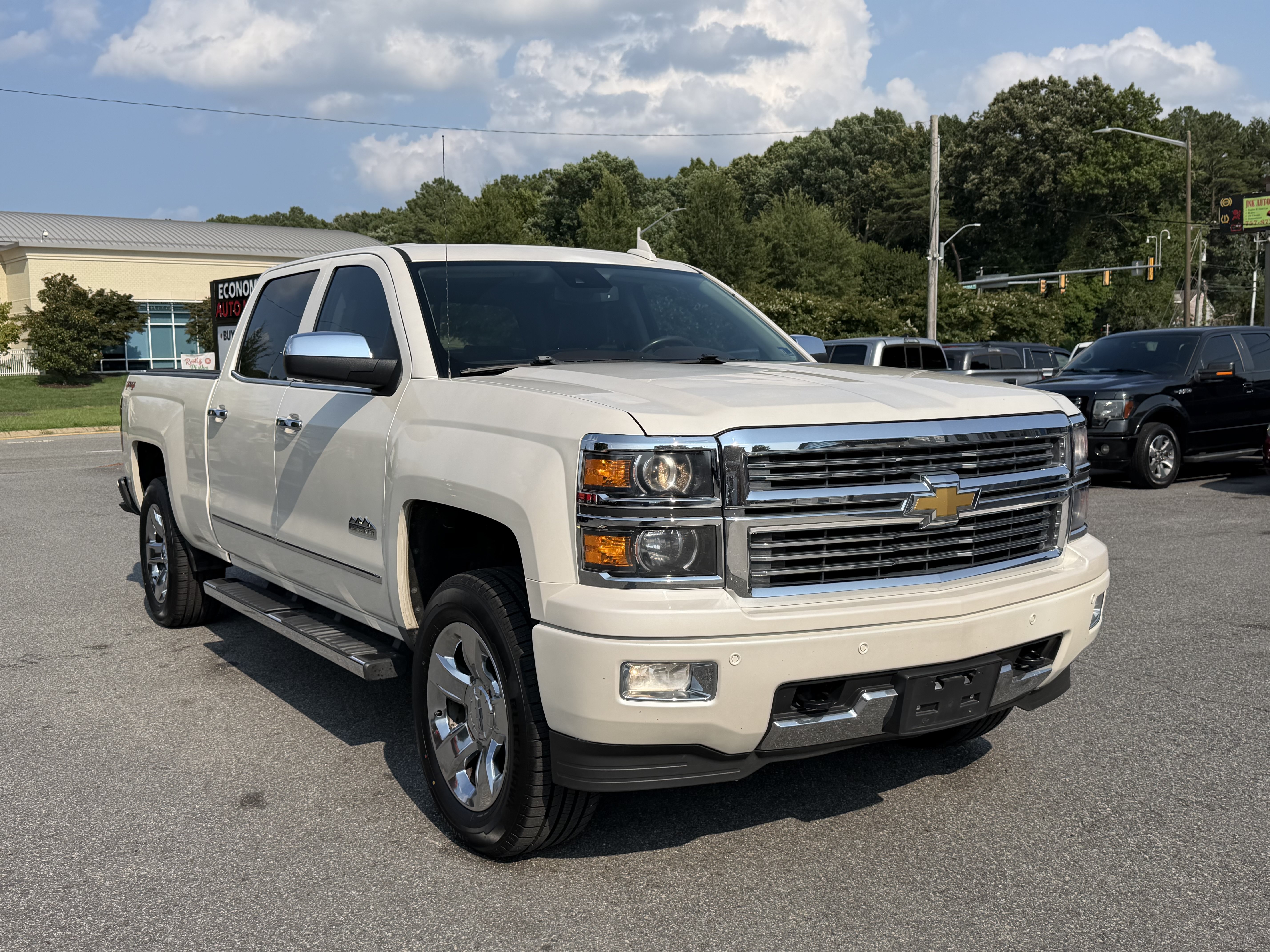 Used 2015 Chevrolet Silverado 1500 High Country w/ High Country Premium Package AWD/4WD image 3