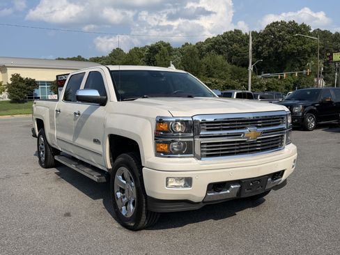 Used 2015 Chevrolet Silverado 1500 High Country w/ High Country Premium Package AWD/4WD image 3