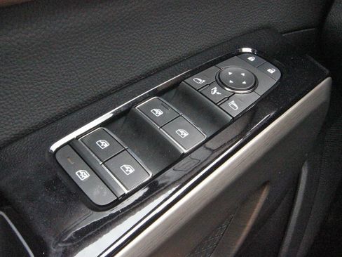 Certified 2025 Nissan Pathfinder Platinum w/ Cargo Package AWD/4WD image 25