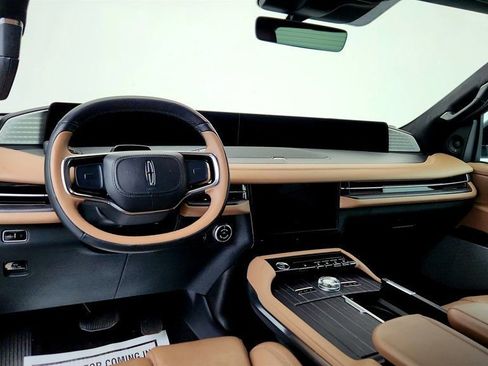 Used 2025 Lincoln Navigator L Black Label image 13