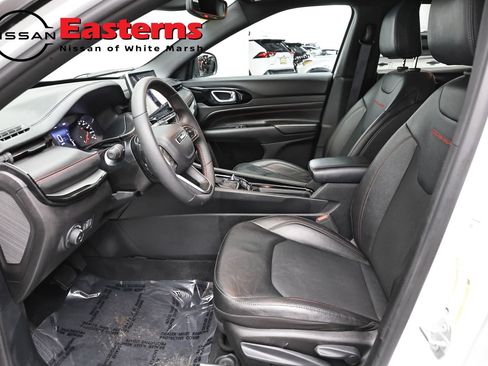 Used 2025 Jeep Compass Trailhawk w/ Trailer Tow Group AWD/4WD image 14