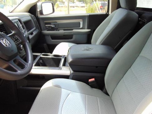 Used 2014 RAM 1500 Express RWD image 19