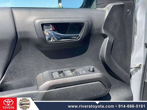 Used 2022 Toyota Tacoma TRD Off-Road w/ Technology Package AWD/4WD image 20