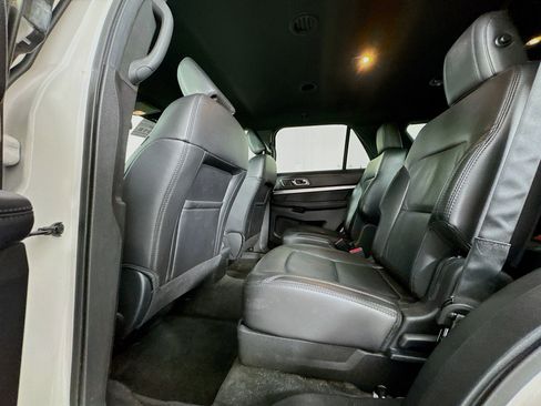 Used 2018 Ford Explorer XLT w/ Equipment Group 202A AWD/4WD image 24